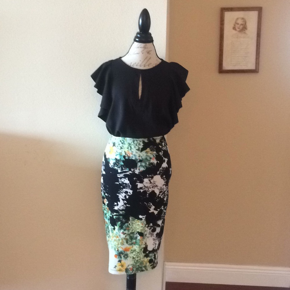 Black blouse w/keyhole detail